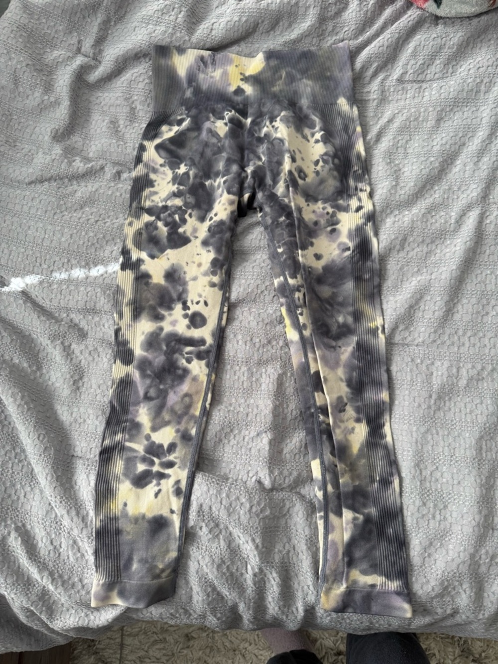 Tie-Dye Leggings in Gray and Cream